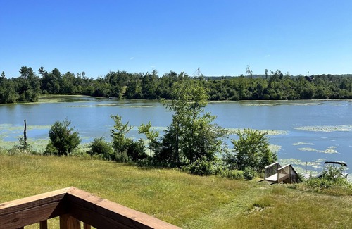 Cameron Casa | Enjoy a relaxing getaway on Prairie Lake in Cameron, WI