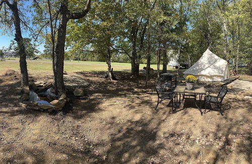 Alton Alquiler De RV | Enjoy a relaxing, romantic getaway in nature with all the comforts of home.