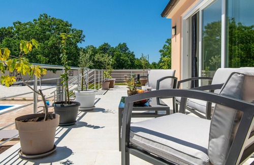 Kozljani Casa | Enjoy a relaxing time in this modern vacation home with pool.