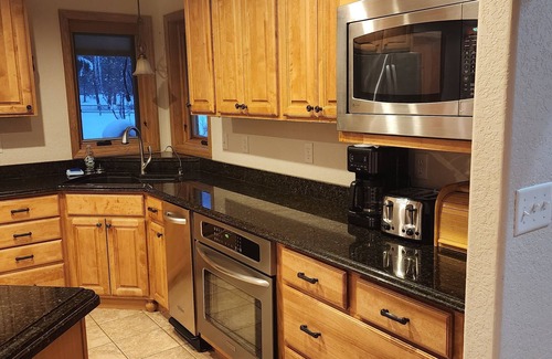 Seeley Lake Casa | Enjoy a relaxing vacation nestled near the mountains in Seeley Lake.