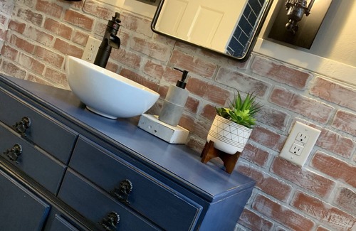 Owensville Casa | Enjoy a small town stay at The Brick Cottage in Owensville!