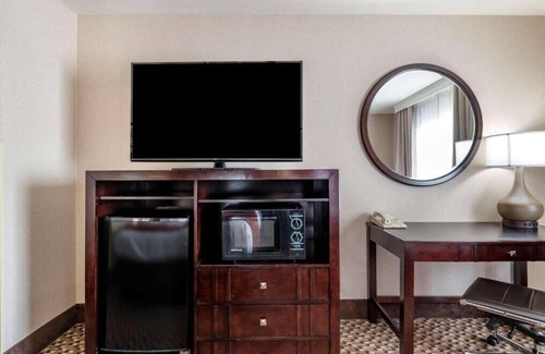 Troutdale Casa | Enjoy a spectacular setting and a relaxing stay just minutes from Portland
