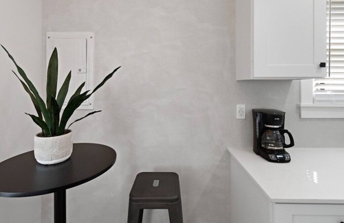 Hazel Park Casa | Enjoy a stay in this stylish 3 bedroom 1 bath home in Hazel Park