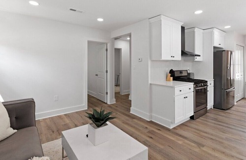 Hazel Park Casa | Enjoy a stay in this stylish 3 bedroom 1 bath home in Hazel Park