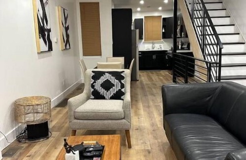 Camden Casa | Enjoy a Stylish centrally-located home 15min to Most Philly Attractions/Airport.