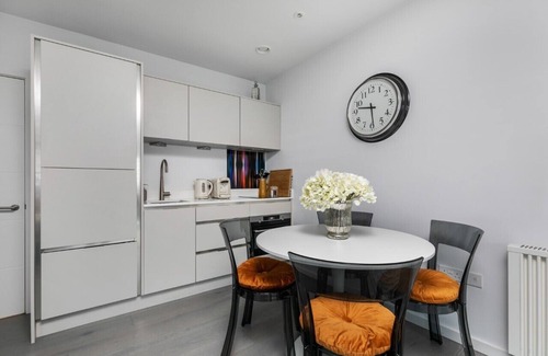 Winchester Apartamento | Enjoy a stylish experience at this centrally-located city flat.