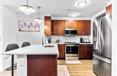 Midtown Apartamento | Enjoy a stylish experience! This is a great location for anyone who is looking to relax and enjoy what the city has to offer.