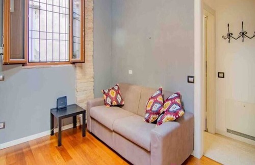 Oltretorrente Apartamento | Enjoy a stylish vacation in this downtown space.