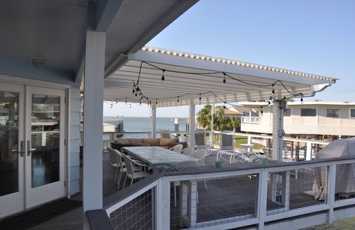 Jamaica Beach Casa | Disfruta de una experiencia de Bahía completamente única con la laguna en tu patio trasero