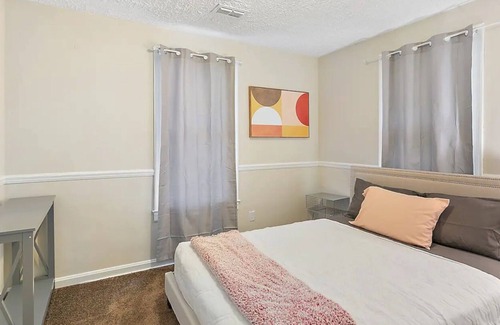 Lakeshore South Casa | Enjoy a wonderful & warm experience at this centrally-located place