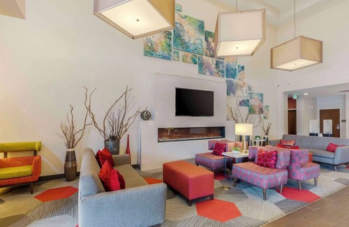 Loveland Hotel | Enjoy Adventure at 4 Family-Friendly Suites Near Chapungu Sculpture Park
