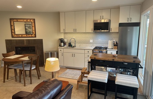 Hawthorne Hills Apartamento | Enjoy all the comforts of home in a safe, wooded area of NE Seattle, close to UW