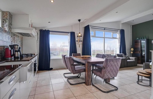 Julianadorp aan zee Casa | Enjoy an unforgettable beach vacation in vacation home Beau, right by the beach entrance in Julianadorp aan zee!