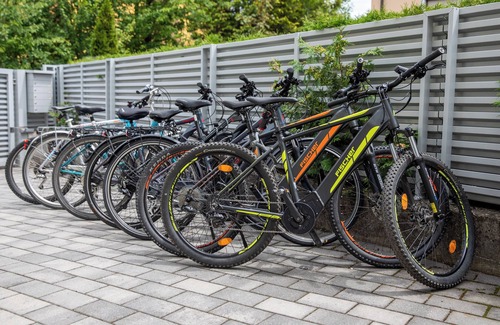 Seelach Apartamento | enJOY apartment with terrace, e-bikes included, pool, 250m to Lake Klopeiner See