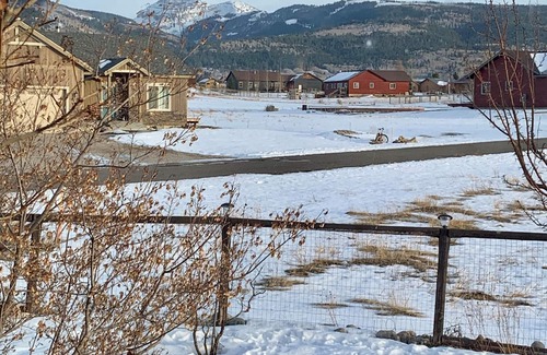 Victor Casa | Enjoy being home @ Fox Creek