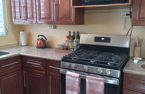 Beverly Hills Casa | Enjoy Beverly Hills, Kingston, Jamaica, 4 bdrms, AC, WiFi, Spacious, Quiet, Safe