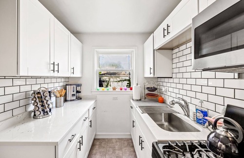 Belmont Cragin Casa | Enjoy Chicago/suburbs 2BR townhouse fully equipped
