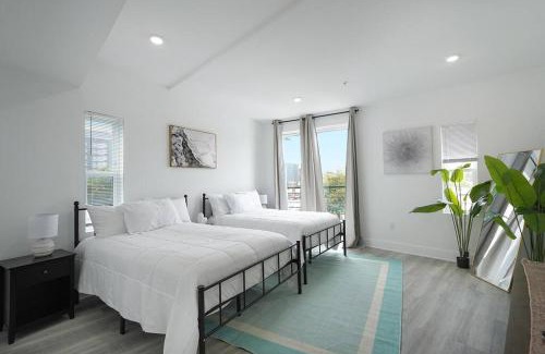 Northeast Casa | Enjoy City Skyline Views from private RoofDeck!
