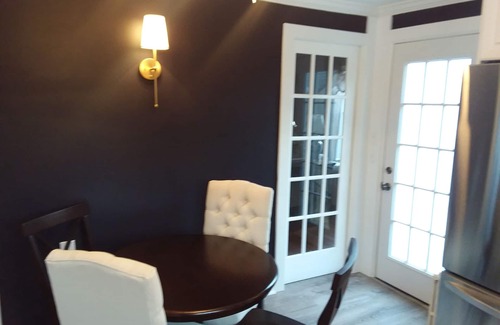 Lenox Casa | Disfruta de la elegancia cómoda en esta gran casa aislada ubicada en la ciudad de Lenox