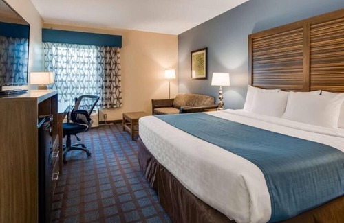 Fishers Casa | Enjoy Complimentary Breakfast & Comfortable Beds in Our Welcoming Fishers Stay