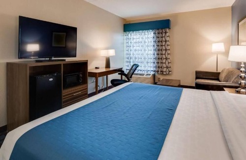 Fishers Casa | Enjoy Complimentary Breakfast & Comfortable Beds in Our Welcoming Fishers Stay