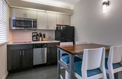 Daytona Beach Shores Condominio | Enjoy Daytona Beach in this 1BD resort condo with resort amenities