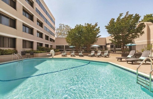 Sunnyvale Casa | Enjoy down-to-earth hospitality at our rooms !!