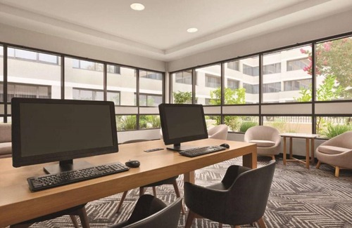 Sunnyvale Casa | Enjoy down-to-earth hospitality at our rooms !!