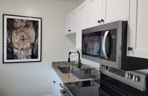Tazewell Apartamento | Enjoy easy access to everything from this perfectly located home base