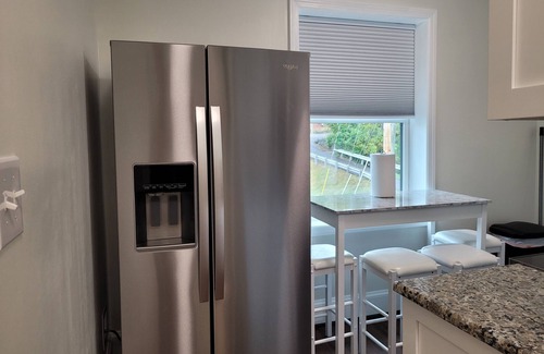 Tazewell Apartamento | Enjoy easy access to everything from this perfectly located home base