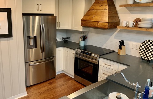 Milledgeville Cabaña | Enjoy EZ Livin' on the waters of Lake Sinclair!