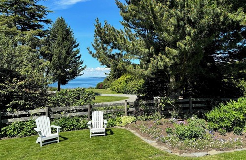 Bow Casa | Nature Lover’s Paradise with Samish Bay Views & Private Gardens. Sept openings!