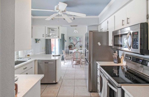 Englewood East Casa | Enjoy Family Fun In This 2/2 Englewood Pool Home - Avalon