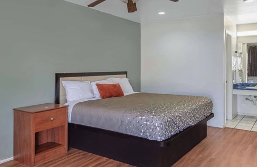 Eastside Promise Neighborhood Hotel | Enjoy Free Breakfast in a Spacious Room Close to Major Downtown Attractions
