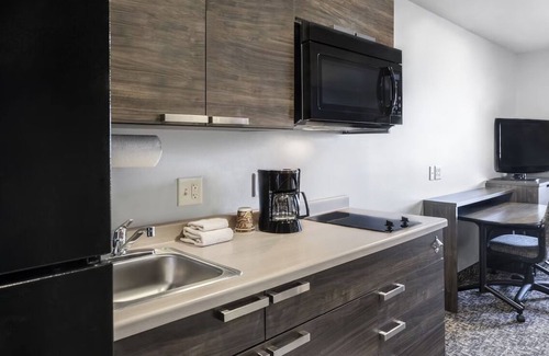 Huntersville Hotel | Enjoy Full Kitchen & Cozy Space in Huntersville! | Free Parking, BBQ Facilities!