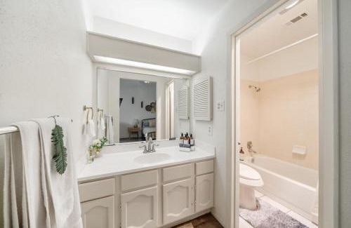 Country View Casa | Enjoy Games at Designer 3BR w Fenced Backyard