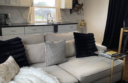 Lincoln Acres Casa | Enjoy gorgeous views while in Opulence & Comfort in this 2 bedroom home