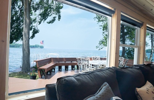 Isle Cabina | Enjoy Summer at the lake with amazing views and gorgeous sunsets! Don't miss out