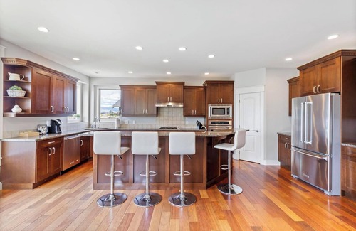 West Kelowna Estates Casa | Enjoy Kelowna life! Okanagan Lake and City Views