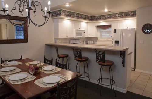 Branson Hotel | Enjoy Kitchen Convenience at Relaxing Villa Near Top Attractions