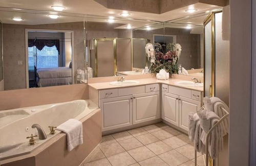 Branson Hotel | Enjoy Kitchen Convenience at Relaxing Villa Near Top Attractions