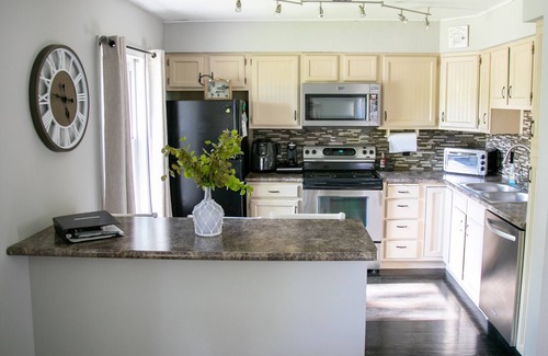 Stevensville Casa | Enjoy Lake Michigan beaches and beautiful wine country