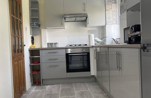 Highams Park Casa | Enjoy Lovely 4 bed Apartment With Garden