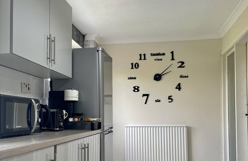 Highams Park Casa | Enjoy Lovely 4 bed Apartment With Garden