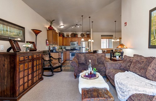 Bear Hollow Village Condominio | Enjoy Luxury Community Amenities, Pet-friendly & Free Shuttle- Near Utah Olympic Park!