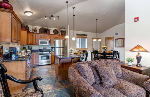 Bear Hollow Village Condominio | Enjoy Luxury Community Amenities, Pet-friendly & Free Shuttle- Near Utah Olympic Park!