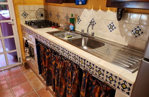 Colonia 10 de Abril Villa | Disfrute del estilo colonial mexicano, con todas las comodidades modernas.