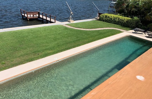 St. Petersburg - Clearwater Apartamento | Enjoy million dollar sunsets from private studio in private home.