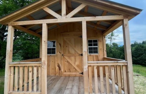 Fletcher Cabina | Enjoy nature in a cabin getaway, wildflowers, lush fields and maple woods trails