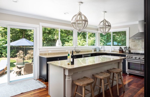 Middletown Casa | Enjoy Newport, stunning beaches, hot-tub, & relax at the lovely Coastal Hideaway
